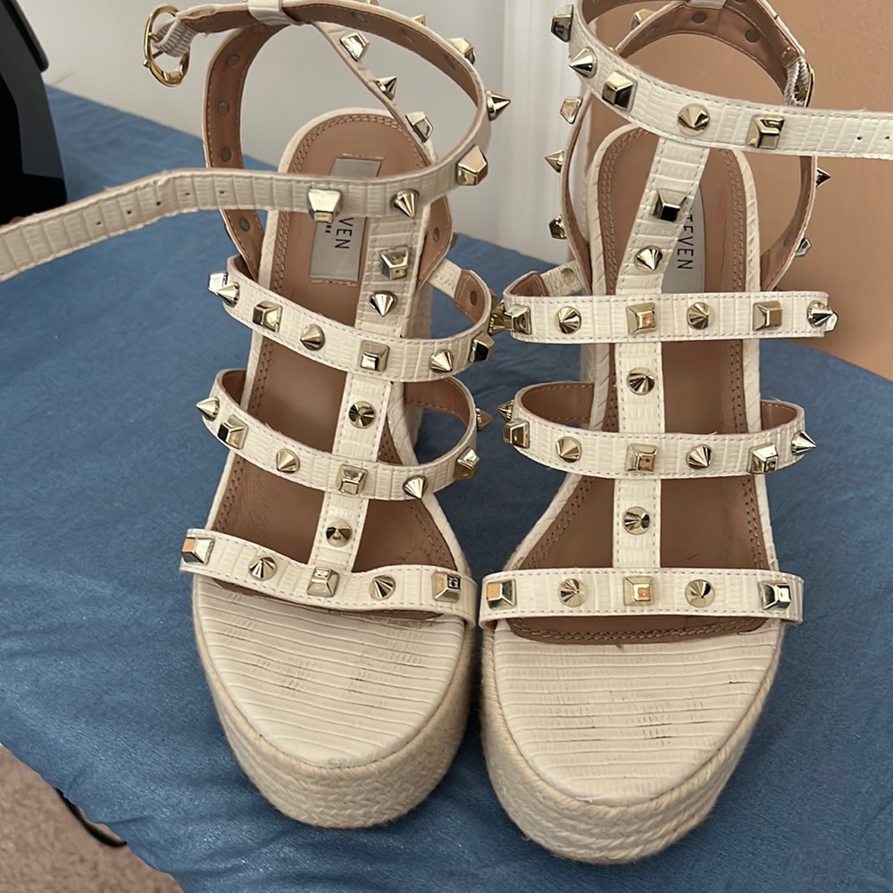 Steve Madden size 8 wedge. Super comfortable.